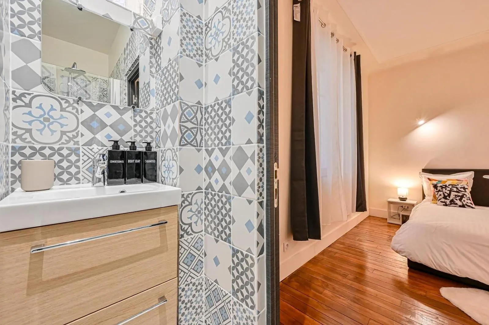 French Luxury - Luxe A La Francaise - Arc Of Triumph Apartment Paris